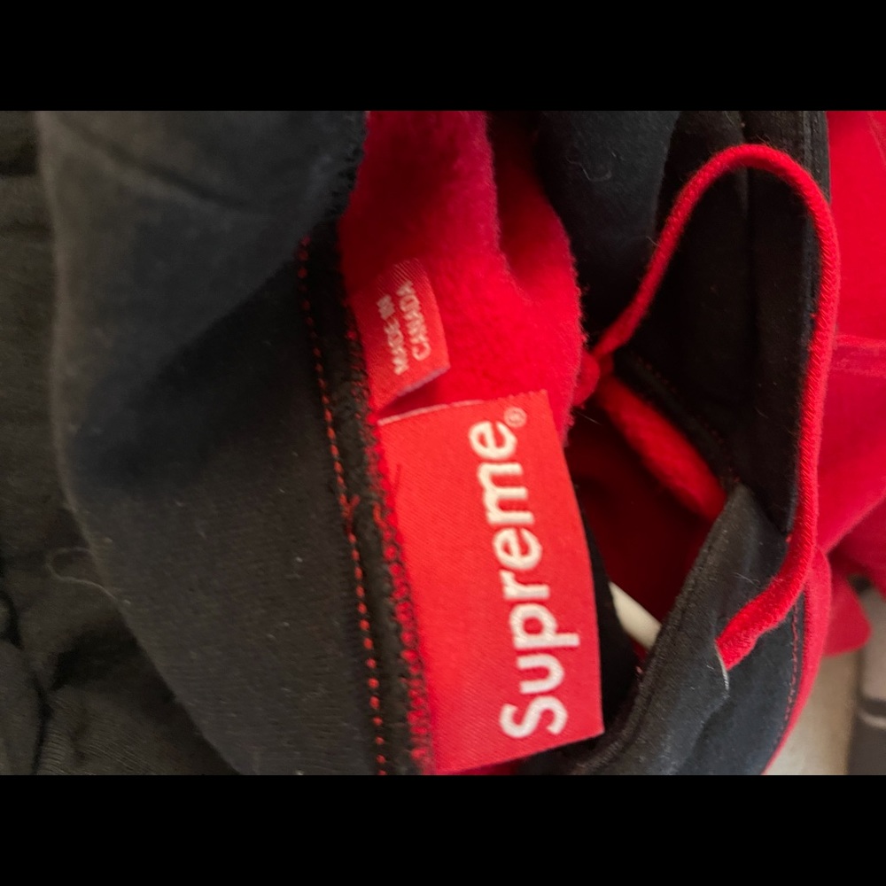 Supreme hoodie 100% authentic - Picture 3 of 4